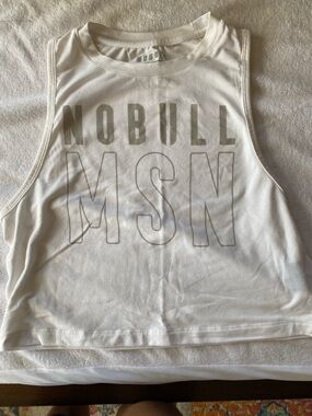 Bundle of 2 NOBULL Women’s Crops - White and Black (NEON SOLD)